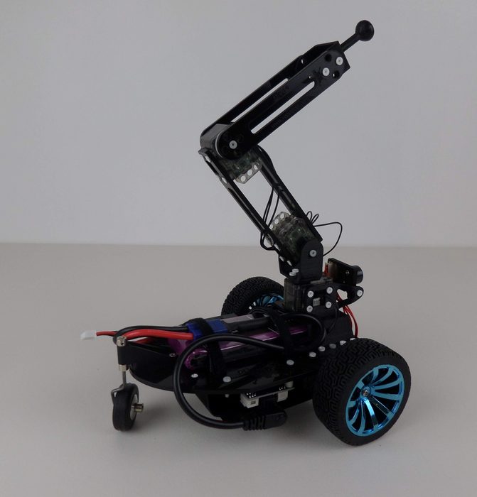 Robot mobile à bras articulé